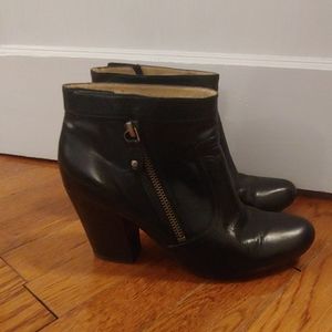 Easy Spirit zip up heeled booties